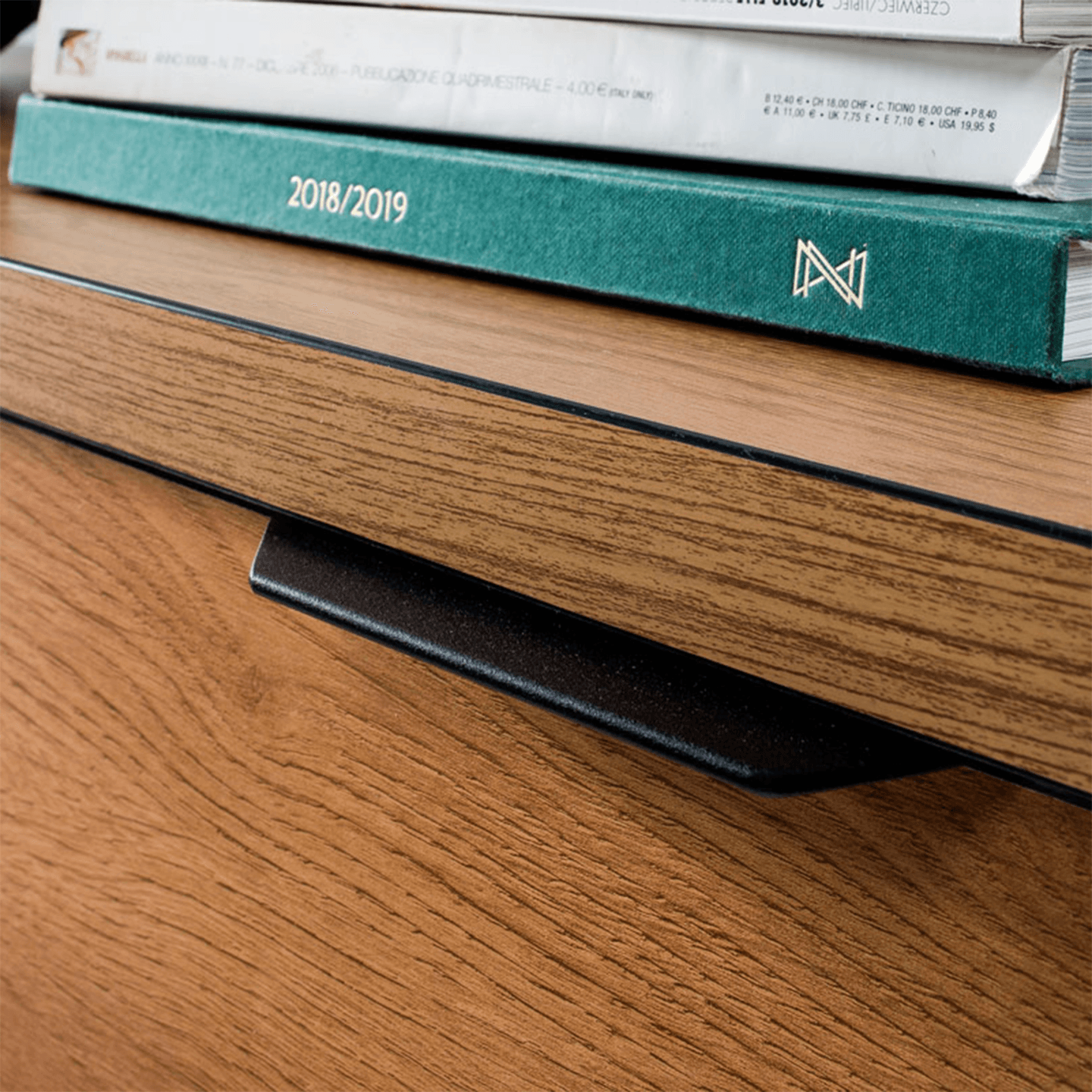 Stolik nocny Lorensa 47 cm Dąb Karmel