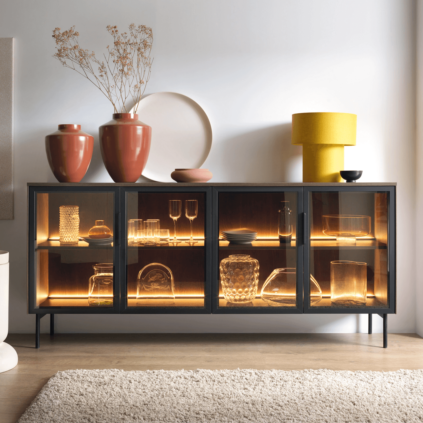 Komoda Lineo LED 181 cm Dąb dunin + czarne nóżki - zdjęcie 2